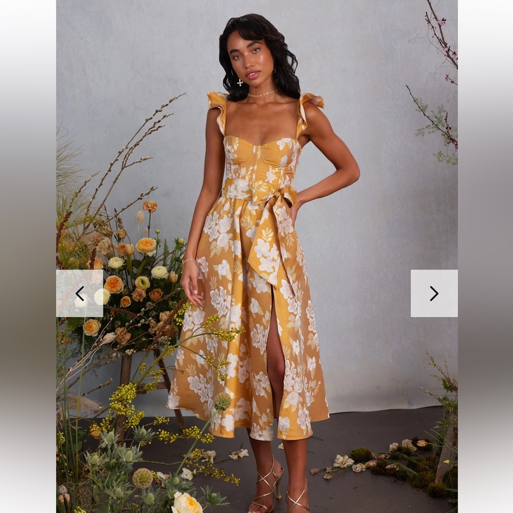 V. Chapman - The Vera Dress in Gold Baroque Floral